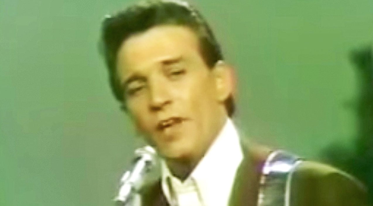 Waylon Jennings Sings “Mental Revenge,” A Song Written By Mel Tillis