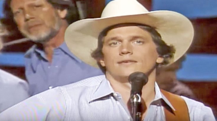 31-Year-Old George Strait Sings ‘Amarillo By Morning’ | Classic Country Music Videos