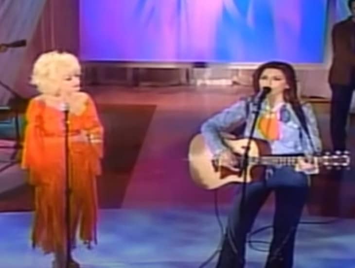 Dolly Parton and Shania Twain singing "Coat of Many Colors"