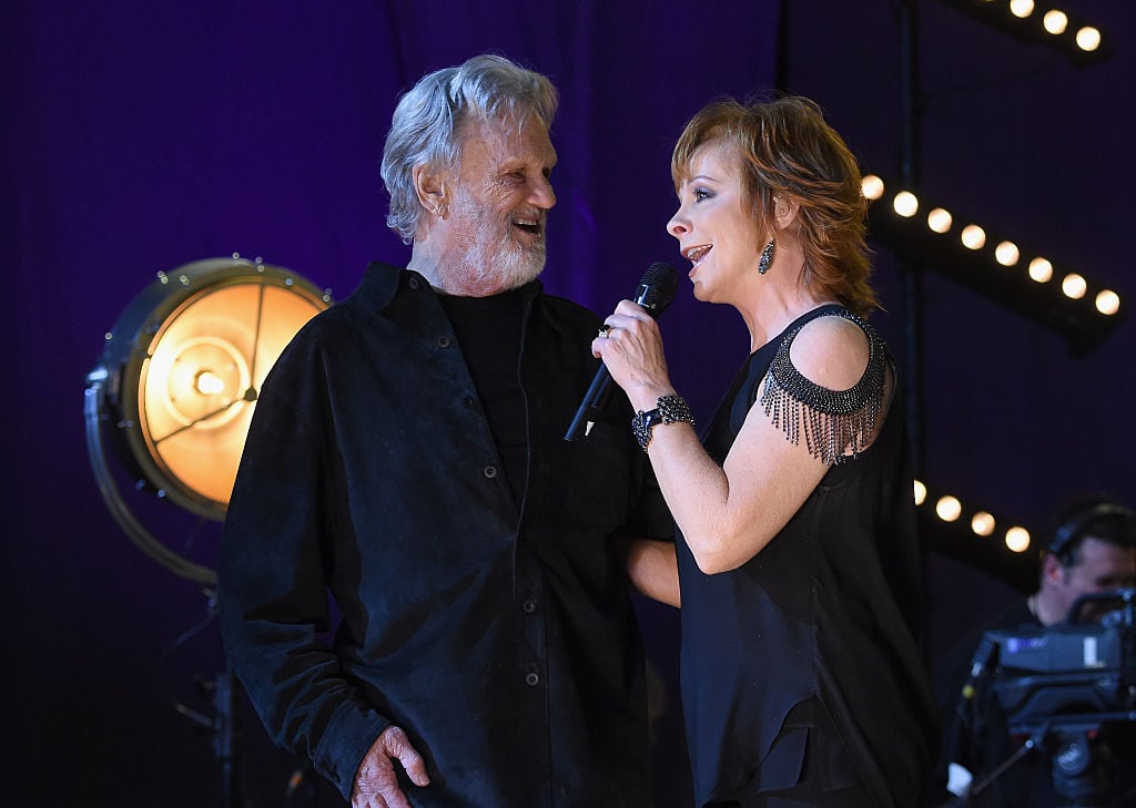 Reba McEntire Sings 'Me And Bobby McGee' With Kris Kristofferson In 2016