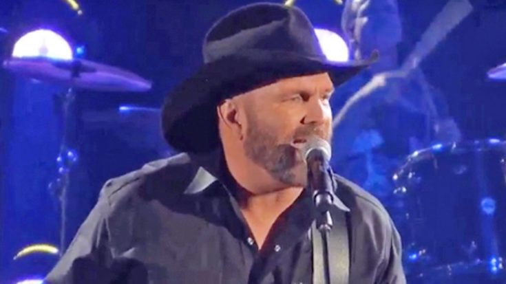 Garth Brooks Commands The Stage With Powerful Performance Of ‘Ask Me How I Know’ | Classic Country Music Videos
