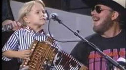 Hank Williams Jr. And 4-Year-Old Hunter Hayes Perform ‘Jambalaya’ | Classic Country Music Videos