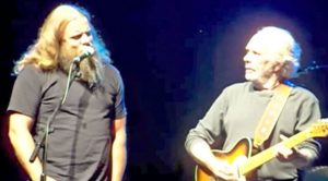 Merle Haggard Invites Jamey Johnson To The Stage For Duet To ‘Long Black Veil’
