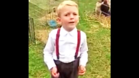 Suspender-Wearing Boy Sings Kenny Rogers’ ‘The Gambler’ | Classic Country Music Videos