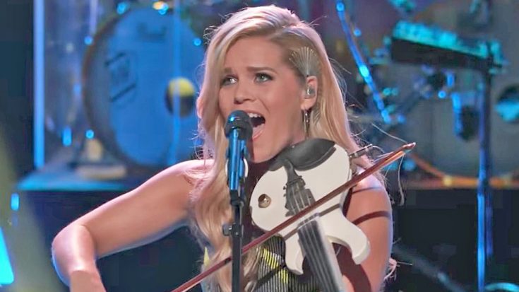 Natalie Stovall Sings Garth Brooks’ ‘Callin’ Baton Rouge’ In Season 13 ‘Voice’ Playoffs | Classic Country Music Videos