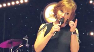 Reba McEntire Sings ‘Me And Bobby McGee’ With Kris Kristofferson In 2016