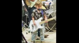 Young Musician Joins His Father On Stage For “Folsom Prison Blues”