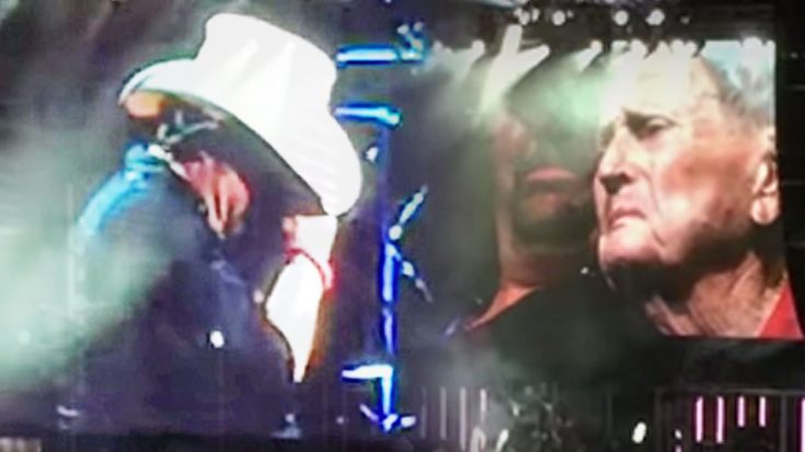 Toby Keith Cries While Introducing 93-Year-Old Veteran On Stage | Classic Country Music Videos