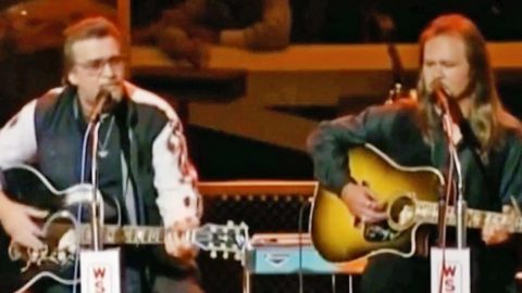 Waylon Jennings Sings ‘Where Corn Don’t Grow’ With Travis Tritt At The Opry | Classic Country Music Videos