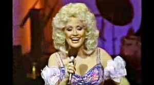 46 Years Ago: When Dolly Parton’s “Here You Come Again” Took Over The Charts