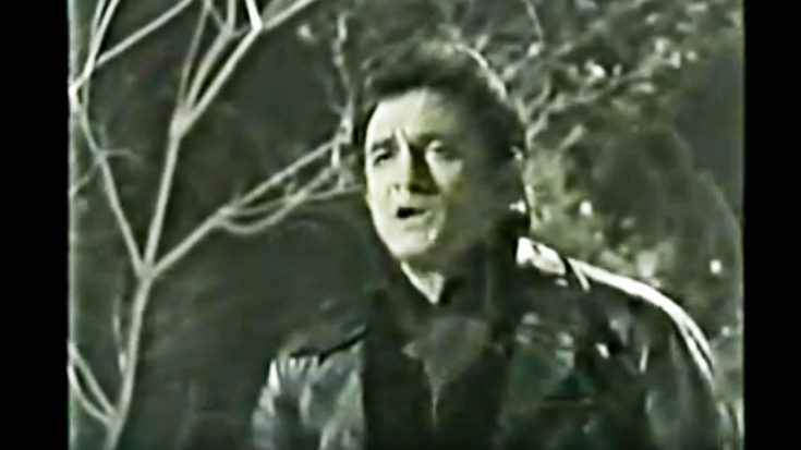Rare 50-Year-Old Video Catches Johnny Cash Singing In The Snow | Classic Country Music Videos
