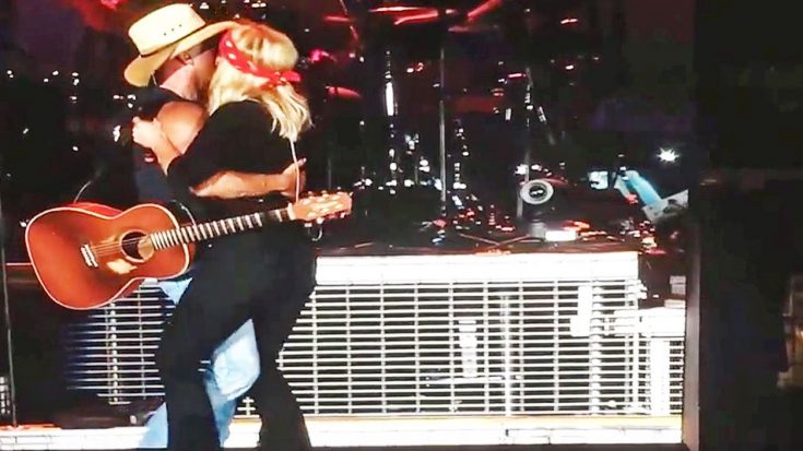 Miranda Lambert & Kenny Chesney Two-Step To George Strait Classic On Stage | Classic Country Music Videos
