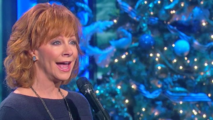 Reba Sings Cover Of “Hard Candy Christmas” In 2016 Concert | Classic Country Music Videos