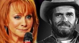 Reba Honors Merle Haggard With “Mama Tried” Cover