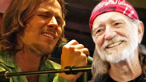 Willie Nelson’s Son Lukas Performs ‘Always On My Mind’ During 2013 Jam Session | Classic Country Music Videos