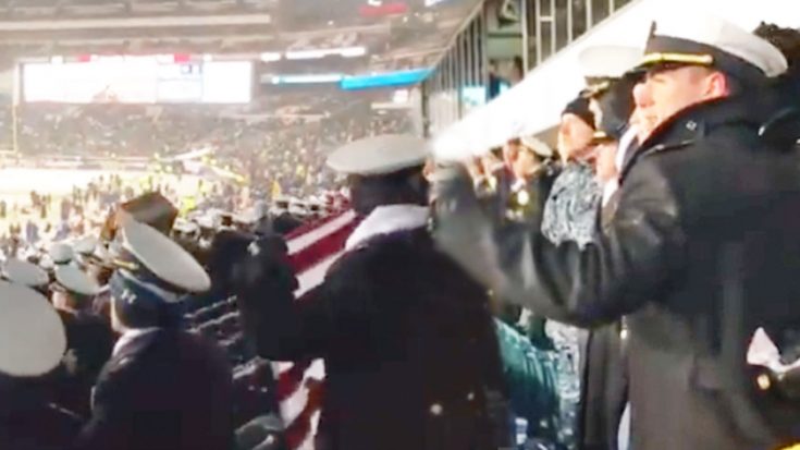 Army And Navy Unite Despite Huge Rivalry To Sing Inspiring ‘God Bless The USA’ | Classic Country Music Videos