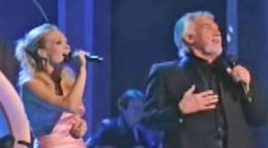 Carrie Underwood & Kenny Rogers Sing ‘Islands In The Stream’ For Dolly Parton