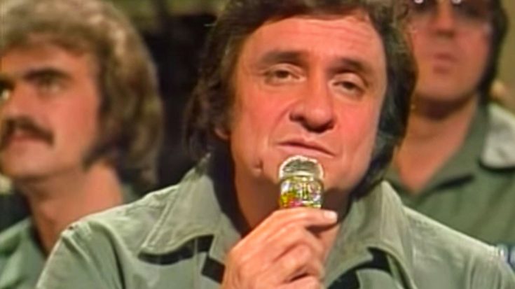 Johnny Cash & Statler Brothers Give 1970s Performance Of ‘Blue Christmas’ | Classic Country Music Videos