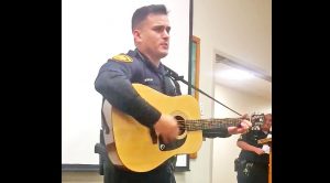 Texas Cop Sings Johnny Cash’s ‘Folsom Prison Blues’ For Other Officers