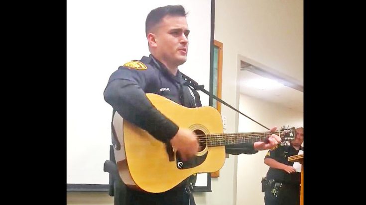 Texas Cop Sings Johnny Cash’s ‘Folsom Prison Blues’ For Other Officers | Classic Country Music Videos