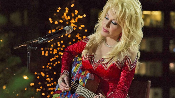 Dolly Parton Chills Rockefeller Center With Remarkable ‘Christmas Of Many Colors’ | Classic Country Music Videos