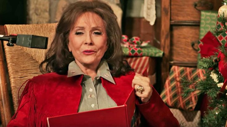 Loretta Lynn Wages War On Santa Claus In Song Inspired By Her Husband | Classic Country Music Videos