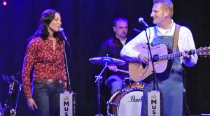 Joey + Rory Perform ‘If We Make It Through December’ During 2011 Farmhouse Christmas Special