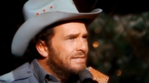 Merle Haggard Sings His Christmas Tune ‘If We Make It Through December’ | Classic Country Music | Legendary Stories and Songs Videos