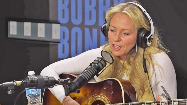 Deana Carter Delivers Unplugged Performance Of ‘Strawberry Wine’ On Bobby Bones Show | Classic Country Music Videos