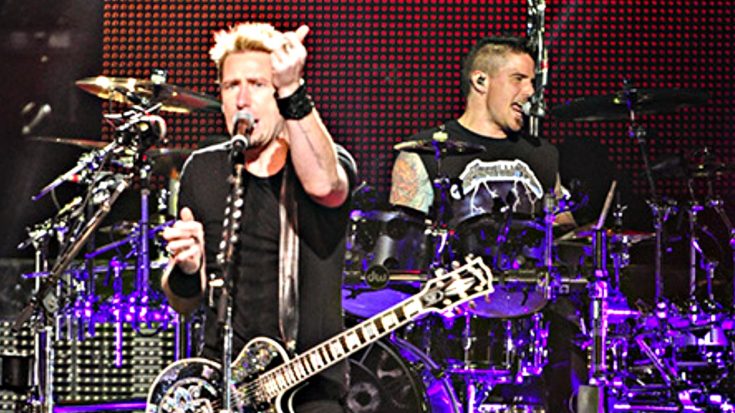 Nickelback Covers ‘Friends In Low Places’ At 2010 Concert | Classic Country Music Videos