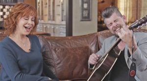 In The Middle Of Interview, Reba McEntire & Christian Singer Jason Crabb Perform ‘Amazing Grace’