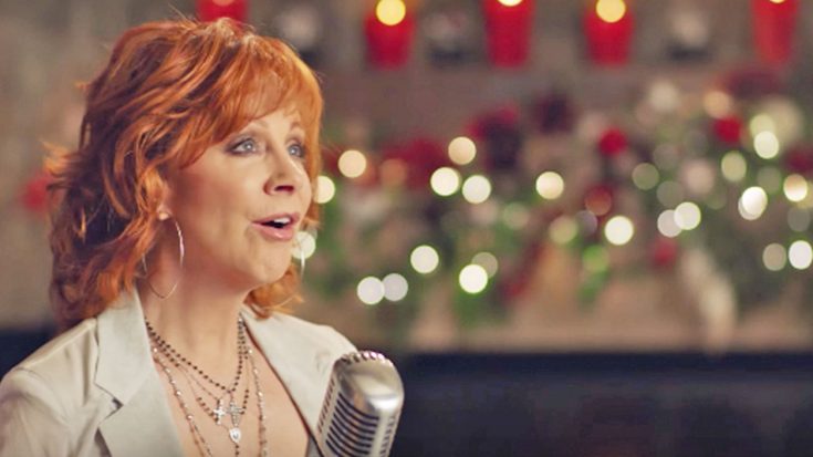 Reba McEntire Delivers Phenomenal Performance Of ‘I’ll Be Home For Christmas’ | Classic Country Music Videos