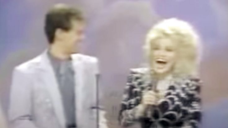 Dolly Parton Sneaks Up On Randy Travis While He Presents At 1989 CMA Awards | Classic Country Music Videos