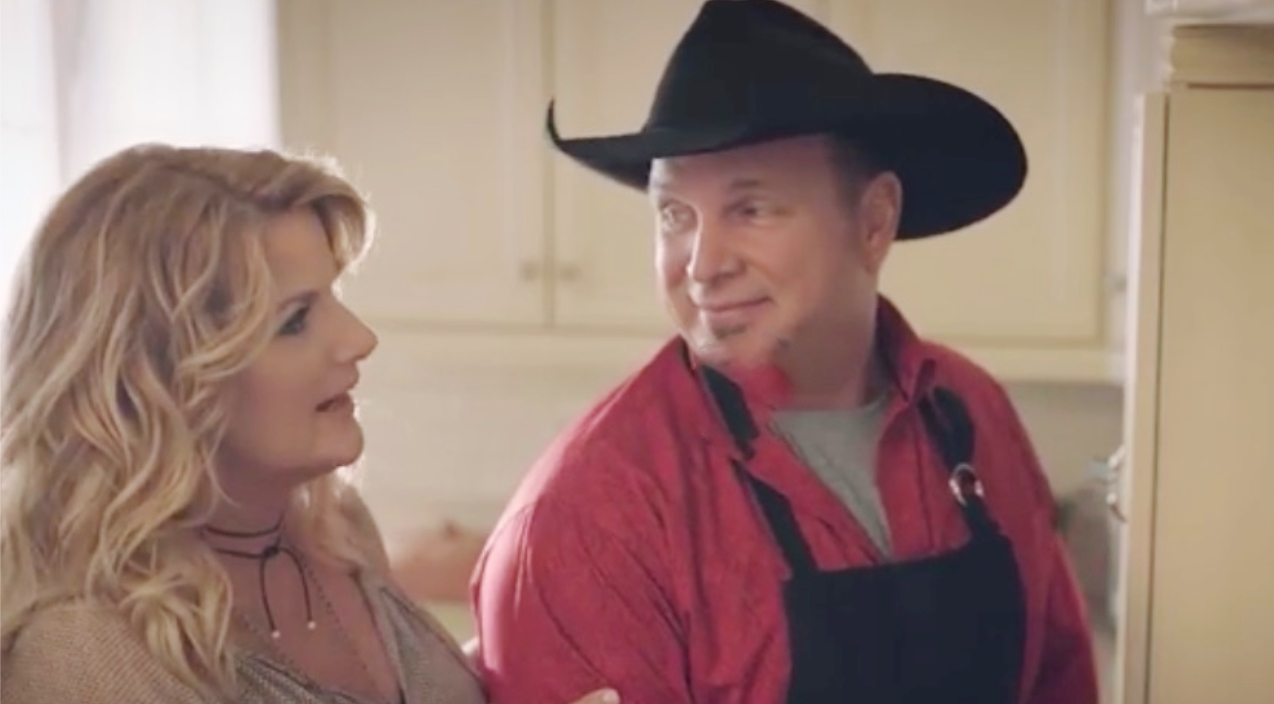 Garth Brooks and Tricia Yearwood together in an Amazon ad