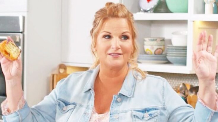 Trisha Yearwood Tells Funny Story About Her Thanksgiving Baking Mistake | Classic Country Music | Legendary Stories and Songs Videos