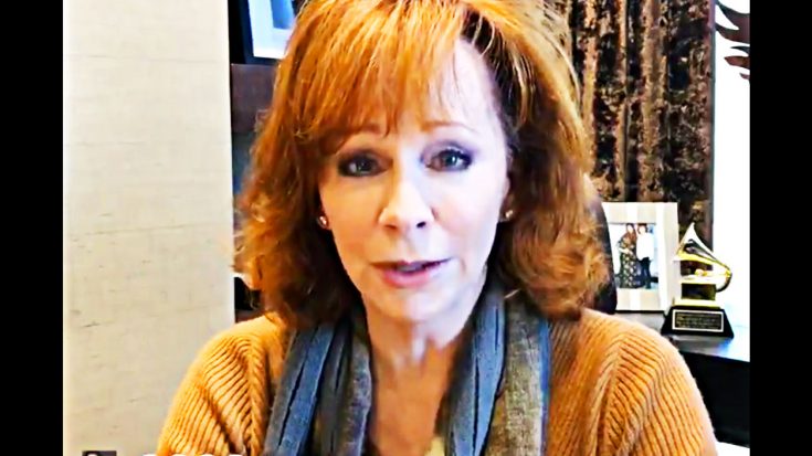 Reba McEntire ‘Gets All Choked Up’ Reading Her Favorite Bible Verse | Classic Country Music Videos