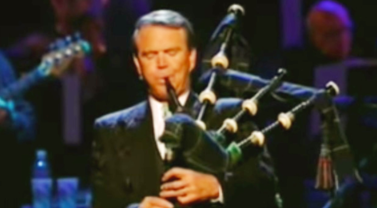 Glen Campbell Delivers Chills With Magnificent Bagpipe Solo On ‘Amazing