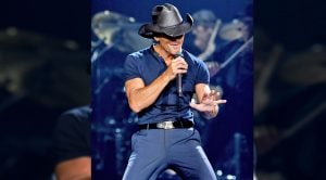 Tim McGraw Shows Off His Elvis Dances Moves While Singing “Suspicious Minds”