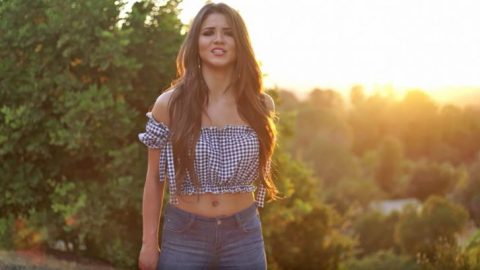 Teen Gives Dolly Parton A Run For Her Money With Feisty ‘Jolene’ | Classic Country Music Videos