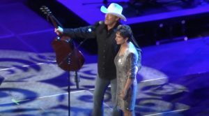 George Jones’ Widow Joins Alan Jackson On Stage For ‘He Stopped Loving Her Today’