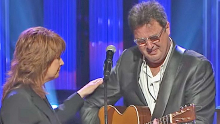 Vince Gill Cries While Singing “Go Rest High” At George Jones’ 2013 Funeral | Classic Country Music Videos