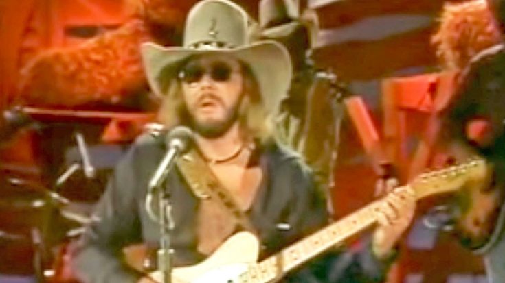 Anyone Who’s Ever Had A Broken Heart Needs To Hear Hank Jr. Sing ‘The Last Love Song’ | Classic Country Music Videos