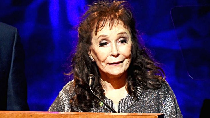 Loretta Lynn Shares Important Message For Fans Following Hip Injury | Classic Country Music | Legendary Stories and Songs Videos