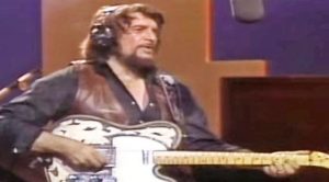 Uncovered Footage Shows One Of Waylon Jennings’ Rarest Performances