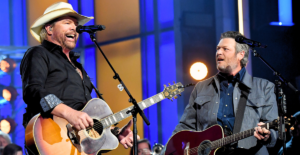 Throwback To When Blake Shelton & Toby Keith Sang “Should’ve Been A Cowboy” At The ACM Awards