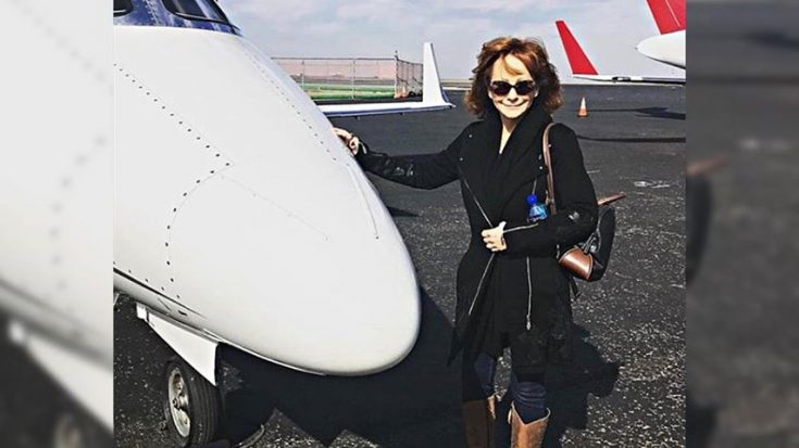 Reba Heats Up Iceland In Stunning Pic With Boyfriend | Classic Country Music Videos
