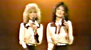 The Mandrell Sisters Sing Elvis Medley In 1980s Variety Show