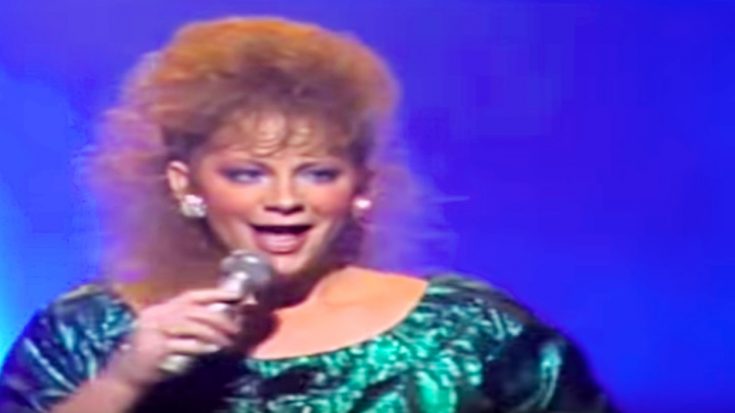 Reba McEntire Honors Aretha Franklin With Cover Of ‘Respect’ | Classic Country Music Videos