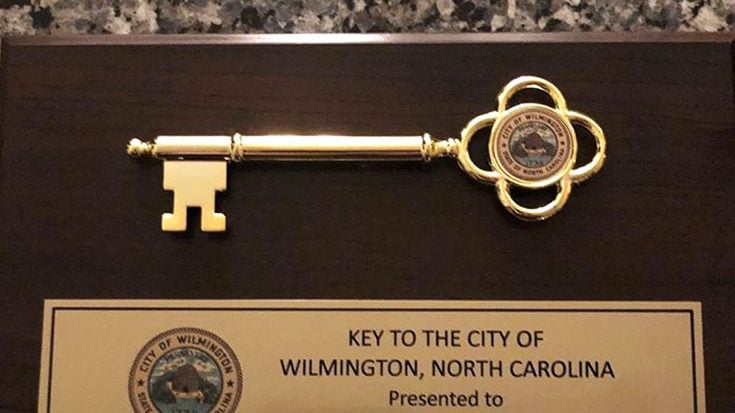 Country Singer Receives Key To City For Extremely Generous Hurricane Relief | Classic Country Music | Legendary Stories and Songs Videos