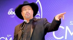 Garth Brooks Doesn’t Call People In His Audience “Fans” – He Calls Them “Voices”